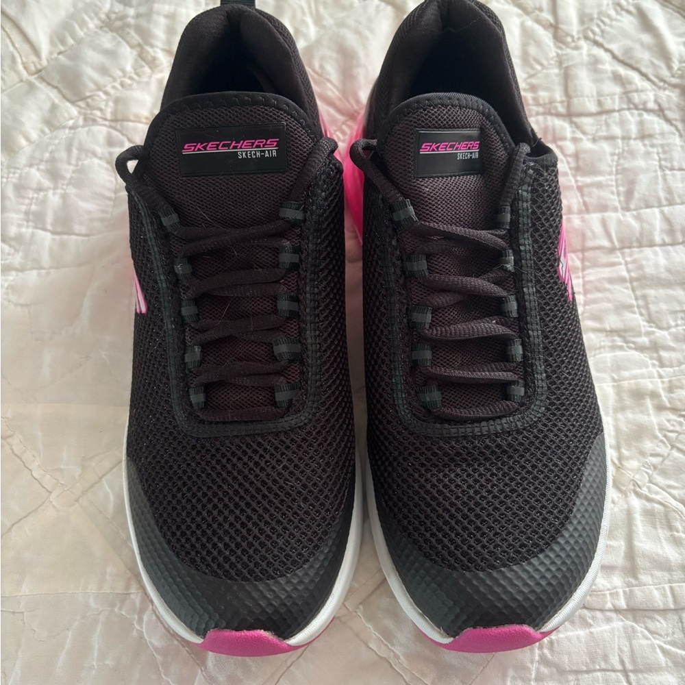Skechers Women's Black and Pink Athletic Sneakers